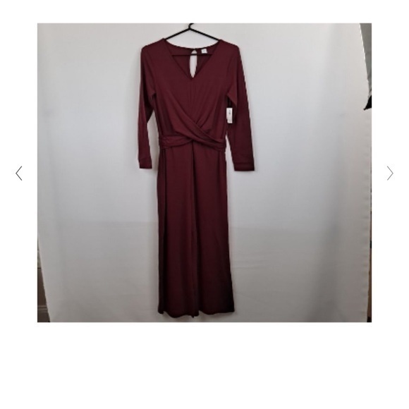 Old Navy Wide Leg Jumpsuit - Picture 4 of 11